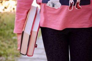 Pustakachi atmakatha in marathi 100 words picture